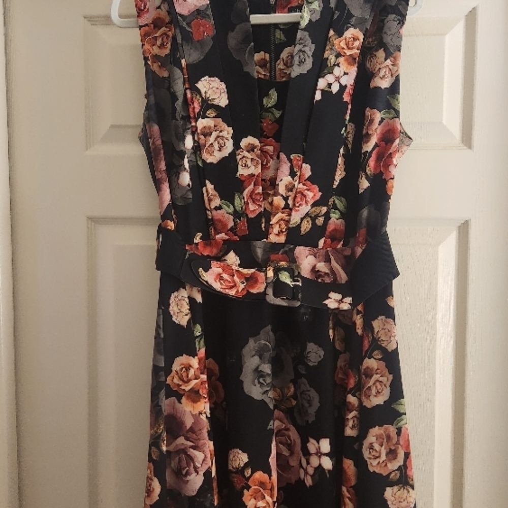 Floral Sleeveless Dress with Belt